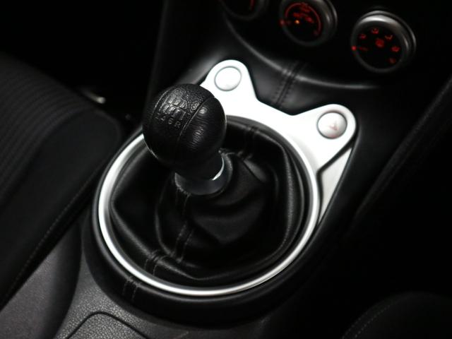 フェアレディZ バージョンS 6速マニュアル ストラーダナビ バックカメラ CD・DVD再生 Bluetoothオーディオ フルセグTV ETC インテリキー オートエアコン 電動格納ドアミラー HIDランプ 純正19AW&キャリパー スペアキー(20枚目)