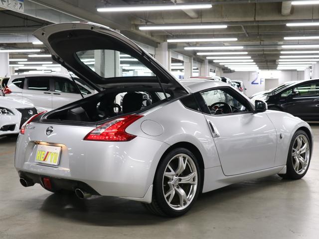 フェアレディZ バージョンS 6速マニュアル ストラーダナビ バックカメラ CD・DVD再生 Bluetoothオーディオ フルセグTV ETC インテリキー オートエアコン 電動格納ドアミラー HIDランプ 純正19AW&キャリパー スペアキー(23枚目)