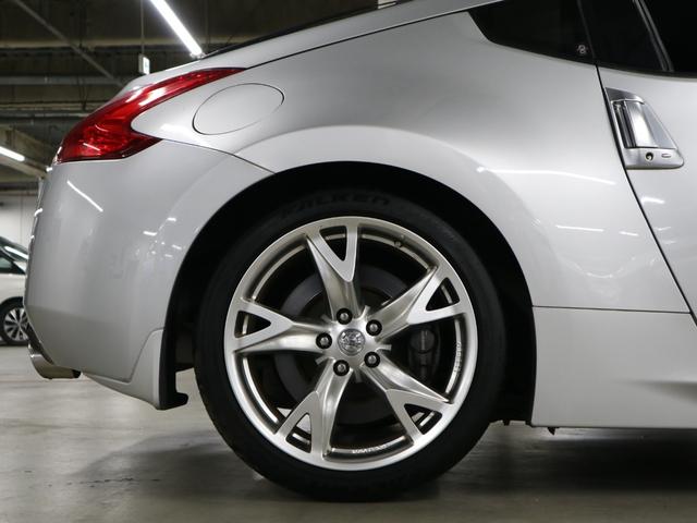 フェアレディZ バージョンS 6速マニュアル ストラーダナビ バックカメラ CD・DVD再生 Bluetoothオーディオ フルセグTV ETC インテリキー オートエアコン 電動格納ドアミラー HIDランプ 純正19AW&キャリパー スペアキー(42枚目)