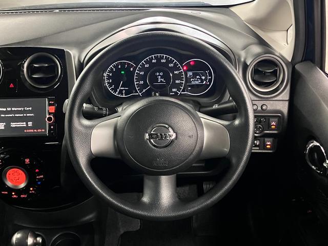 ノート Ｘ　ＤＩＧ－Ｓ　エマージェンシーブレーキパッケージ　エマージェンシーブレーキ　車線逸脱警報　純正ナビ　バックカメラ　ＣＤ・ＤＶＤ　Ｂｌｕｅｔｏｏｔｈオーディオ　フルセグ　ＥＴＣ　インテリキー　電動格納ドアミラー　オートエアコン　ヘッドライトレベライザー（11枚目）