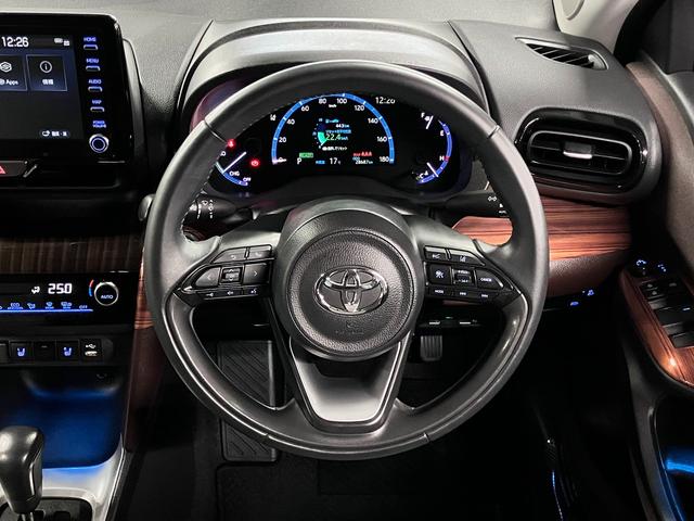 ヤリスクロス ハイブリッドZ ワンオーナー BSM・PKSB シートヒーター 純正8型ディスプレイオーディオ セーフティセンス ETC パワーバックドア バックカメラ BTオーディオ フルセグ USB スマートキー パワーシート LEDランプ(11枚目)