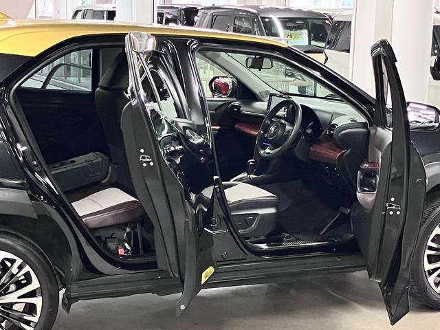 ヤリスクロス ハイブリッドZ ワンオーナー BSM・PKSB シートヒーター 純正8型ディスプレイオーディオ セーフティセンス ETC パワーバックドア バックカメラ BTオーディオ フルセグ USB スマートキー パワーシート LEDランプ(12枚目)