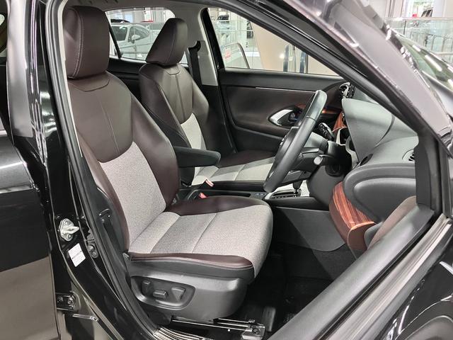 ヤリスクロス ハイブリッドZ ワンオーナー BSM・PKSB シートヒーター 純正8型ディスプレイオーディオ セーフティセンス ETC パワーバックドア バックカメラ BTオーディオ フルセグ USB スマートキー パワーシート LEDランプ(13枚目)