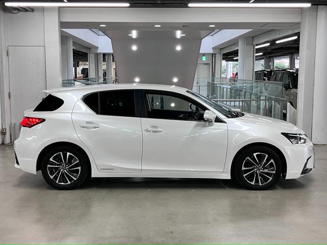 CT CT200h バージョンC シート・ステアヒーター セーフティシステム+ ETC2.0 純正10.3インチナビ バックカメラ ブルーレイ BTオーディオ フルセグTV スマートキー パワーシート クリアランスソナー LEDランプ(9枚目)