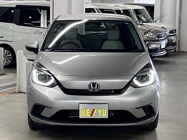 フィット ｅ：ＨＥＶベーシック　ホンダセンシング　ワンオーナー　純正９インチナビ　バックカメラ　ＢＴオーディオ　フルセグＴＶ　ＣＤ・ＤＶＤ　ＥＴＣ　誤発進抑制機能　アダプティブクルーズ　パーキングセンサー　ブレーキホールド　ＬＥＤライト　スマートキー　スペアキー有（6枚目）