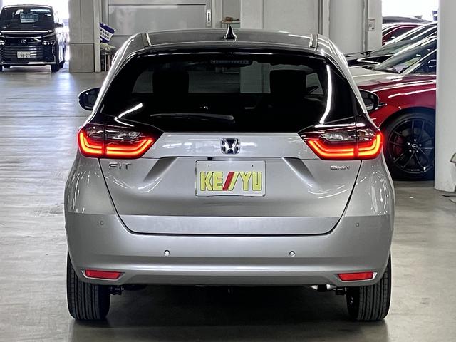 フィット ｅ：ＨＥＶベーシック　ホンダセンシング　ワンオーナー　純正９インチナビ　バックカメラ　ＢＴオーディオ　フルセグＴＶ　ＣＤ・ＤＶＤ　ＥＴＣ　誤発進抑制機能　アダプティブクルーズ　パーキングセンサー　ブレーキホールド　ＬＥＤライト　スマートキー　スペアキー有（7枚目）