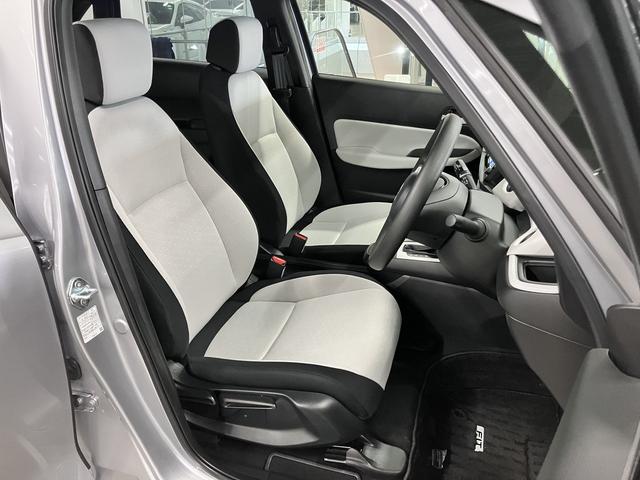 フィット ｅ：ＨＥＶベーシック　ホンダセンシング　ワンオーナー　純正９インチナビ　バックカメラ　ＢＴオーディオ　フルセグＴＶ　ＣＤ・ＤＶＤ　ＥＴＣ　誤発進抑制機能　アダプティブクルーズ　パーキングセンサー　ブレーキホールド　ＬＥＤライト　スマートキー　スペアキー有（13枚目）