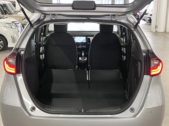 フィット ｅ：ＨＥＶベーシック　ホンダセンシング　ワンオーナー　純正９インチナビ　バックカメラ　ＢＴオーディオ　フルセグＴＶ　ＣＤ・ＤＶＤ　ＥＴＣ　誤発進抑制機能　アダプティブクルーズ　パーキングセンサー　ブレーキホールド　ＬＥＤライト　スマートキー　スペアキー有（15枚目）