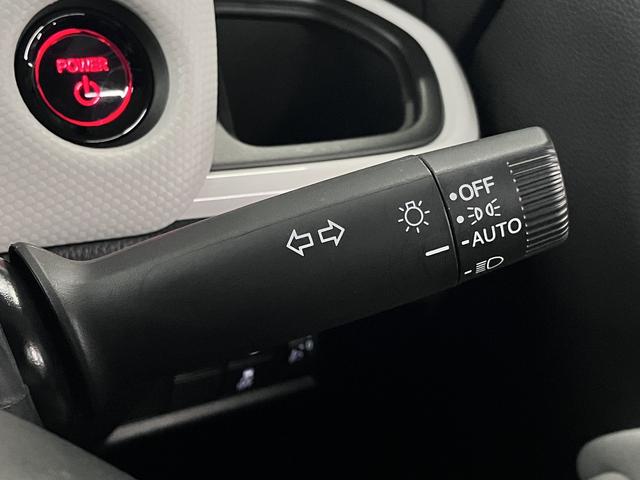 フィット ｅ：ＨＥＶベーシック　ホンダセンシング　ワンオーナー　純正９インチナビ　バックカメラ　ＢＴオーディオ　フルセグＴＶ　ＣＤ・ＤＶＤ　ＥＴＣ　誤発進抑制機能　アダプティブクルーズ　パーキングセンサー　ブレーキホールド　ＬＥＤライト　スマートキー　スペアキー有（42枚目）