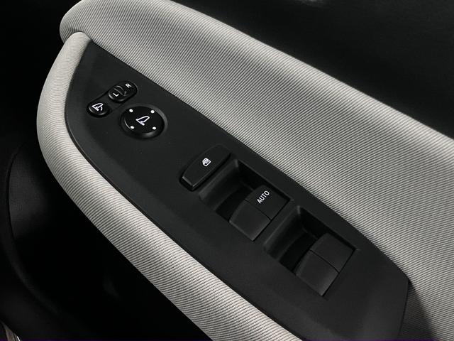 フィット ｅ：ＨＥＶベーシック　ホンダセンシング　ワンオーナー　純正９インチナビ　バックカメラ　ＢＴオーディオ　フルセグＴＶ　ＣＤ・ＤＶＤ　ＥＴＣ　誤発進抑制機能　アダプティブクルーズ　パーキングセンサー　ブレーキホールド　ＬＥＤライト　スマートキー　スペアキー有（45枚目）