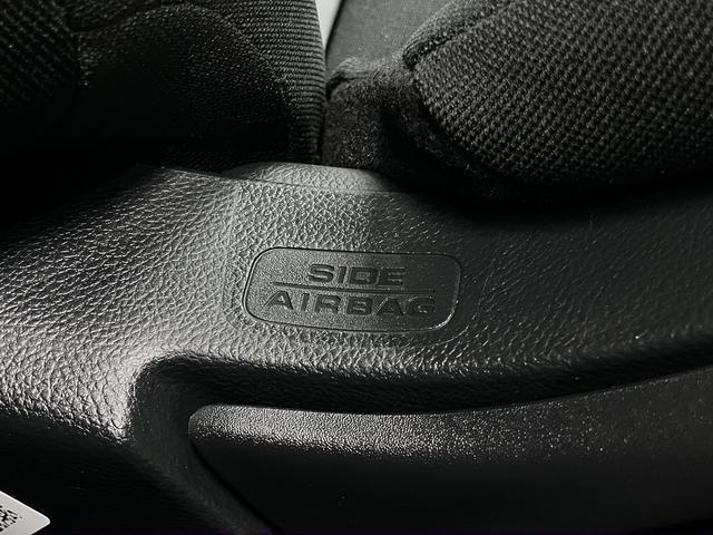 フィット ｅ：ＨＥＶベーシック　ホンダセンシング　ワンオーナー　純正９インチナビ　バックカメラ　ＢＴオーディオ　フルセグＴＶ　ＣＤ・ＤＶＤ　ＥＴＣ　誤発進抑制機能　アダプティブクルーズ　パーキングセンサー　ブレーキホールド　ＬＥＤライト　スマートキー　スペアキー有（49枚目）