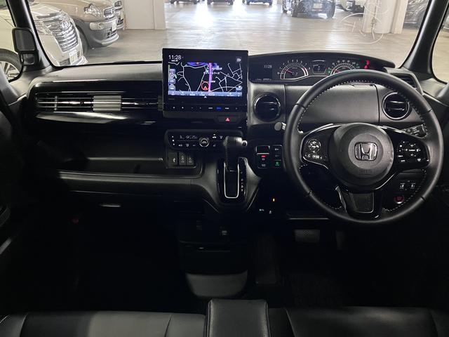 N-BOXカスタム Lターボ ホンダセンシング 純正9インチナビ シートヒーター 両側電動スライドドア バックカメラ BTオーディオ フルセグTV CD・DVD ETC パドルシフト ソナー 後席テーブル&サンシェード LEDライト 純正15AW(4枚目)