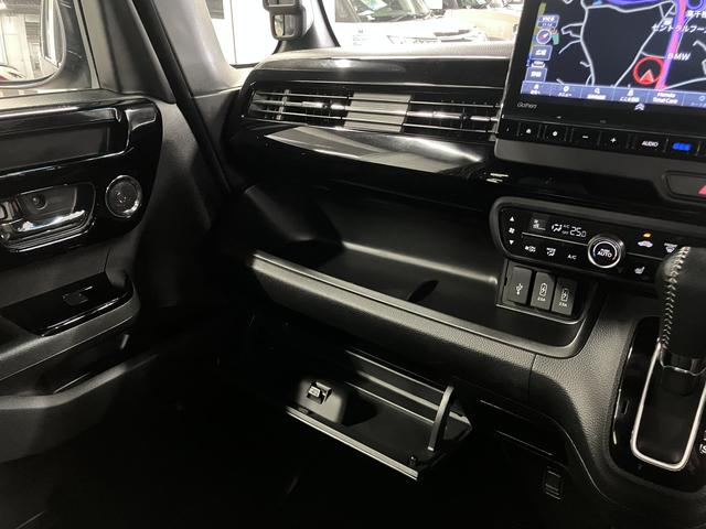 N-BOXカスタム Lターボ ホンダセンシング 純正9インチナビ シートヒーター 両側電動スライドドア バックカメラ BTオーディオ フルセグTV CD・DVD ETC パドルシフト ソナー 後席テーブル&サンシェード LEDライト 純正15AW(45枚目)