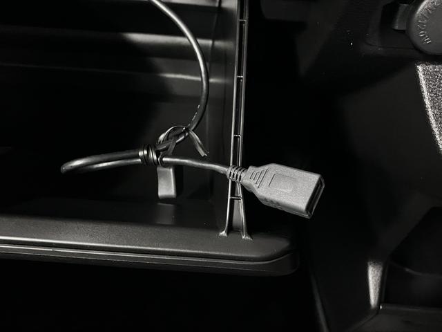 クロスビー ハイブリッドMZ ターボ デュアルセンサーブレーキサポート 誤発進抑制機能 車線逸脱警報 シートヒーター 純正ナビ BTオーディオ フルセグTV DVD ETC クルコン パドルシフト パーキングセンサー 後席テーブル スマートキー LEDライト 純正16AW(45枚目)