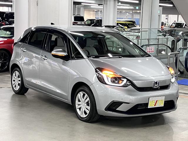 フィット ｅ：ＨＥＶベーシック　ホンダセンシング　ワンオーナー　純正９インチナビ　バックカメラ　ＢＴオーディオ　フルセグＴＶ　ＣＤ・ＤＶＤ　ＥＴＣ　誤発進抑制機能　アダプティブクルーズ　パーキングセンサー　オートブレーキホールド　ＬＥＤライト　スマートキー　記録簿（5枚目）