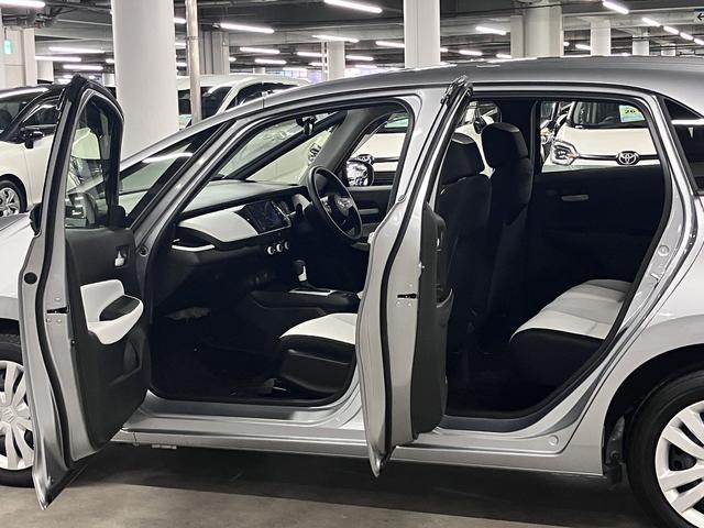 フィット ｅ：ＨＥＶベーシック　ホンダセンシング　ワンオーナー　純正９インチナビ　バックカメラ　ＢＴオーディオ　フルセグＴＶ　ＣＤ・ＤＶＤ　ＥＴＣ　誤発進抑制機能　アダプティブクルーズ　パーキングセンサー　オートブレーキホールド　ＬＥＤライト　スマートキー　記録簿（22枚目）