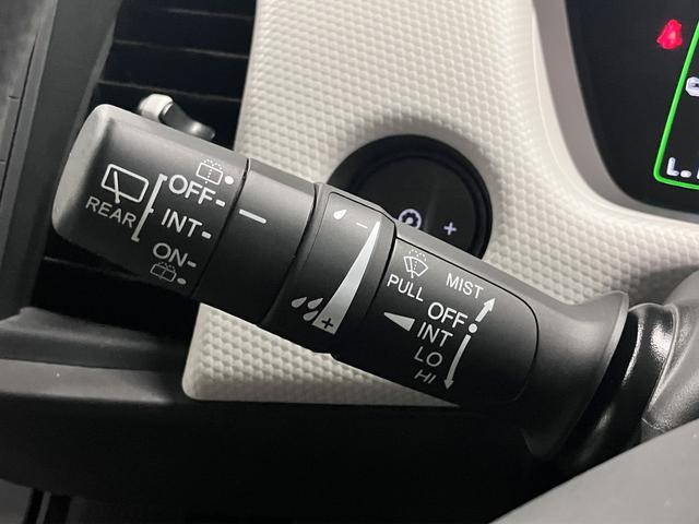 フィット ｅ：ＨＥＶベーシック　ホンダセンシング　ワンオーナー　純正９インチナビ　バックカメラ　ＢＴオーディオ　フルセグＴＶ　ＣＤ・ＤＶＤ　ＥＴＣ　誤発進抑制機能　アダプティブクルーズ　パーキングセンサー　オートブレーキホールド　ＬＥＤライト　スマートキー　記録簿（42枚目）