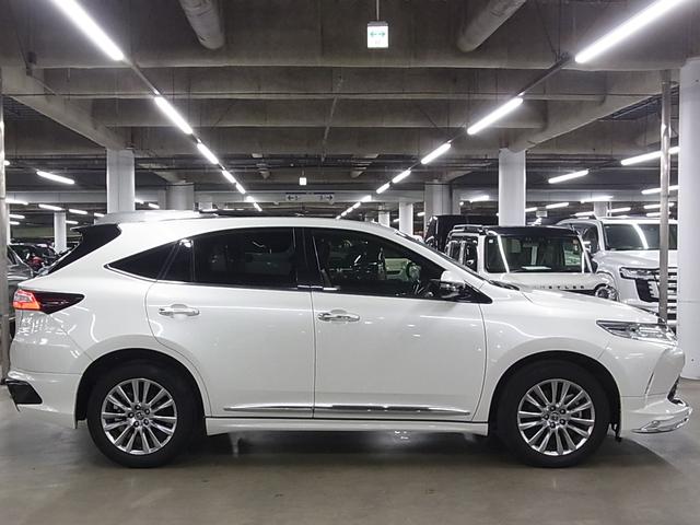 ハリアー プレミアムメタルアンドレザーパッケージ 4WD ワンオーナー TRDフルエアロ ムーンルーフ ケンウッド9インチナビ 本革メモリーシート ベンチレーション セーフティセンス ETC パワーバックドア バックカメラ BTオーディオ クリアランスソナー LEDランプ(9枚目)