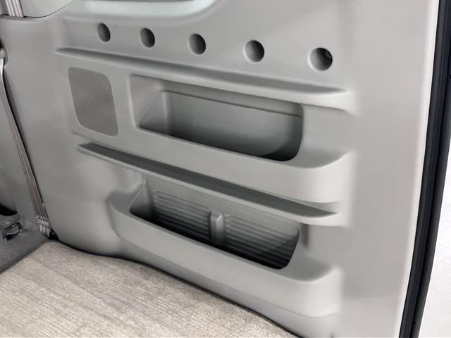 エブリイワゴン PZターボスペシャル ハイルーフ デュアルカメラブレーキサポート オートステップ 両側電動スライドドア シートヒーター 純正オーディオ CD ラジオ AUX・USB端子 オーバーヘッドシェルフ スマートキー HIDライト 純正14AW(28枚目)