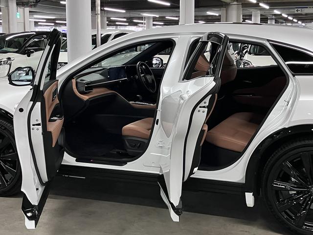 クラウンスポーツ Z 4WD 内装/サンドブラウン モデリスタフルエアロ パノラマルーフ アドバンストパーク パノラミックビュー デジタルミラー HUD 12.3インチナビ ETC2.0 本革 ベンチレーション ステアヒーター パワーバックドア おくだけ充電 AC1500W(22枚目)