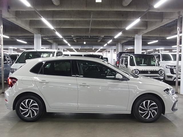 ポロ TSIアクティブ ターボ デジタルコックピットプロ 衝突軽減ブレーキ レーンキープ アダプティブクルーズ パドルシフト ETC2.0 パークアシスト 純正ナビ BTオーディオ スマートキー ワイヤレスチャージング LEDランプ(9枚目)