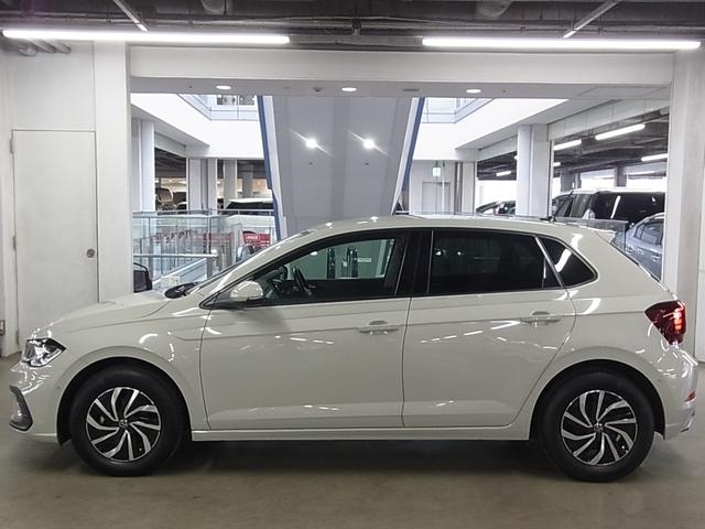 ポロ TSIアクティブ ターボ デジタルコックピットプロ 衝突軽減ブレーキ レーンキープ アダプティブクルーズ パドルシフト ETC2.0 パークアシスト 純正ナビ BTオーディオ スマートキー ワイヤレスチャージング LEDランプ(10枚目)