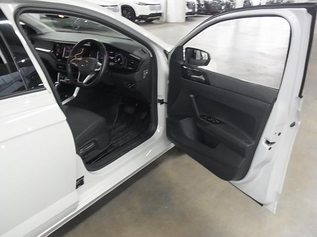 ポロ TSIアクティブ ターボ デジタルコックピットプロ 衝突軽減ブレーキ レーンキープ アダプティブクルーズ パドルシフト ETC2.0 パークアシスト 純正ナビ BTオーディオ スマートキー ワイヤレスチャージング LEDランプ(12枚目)