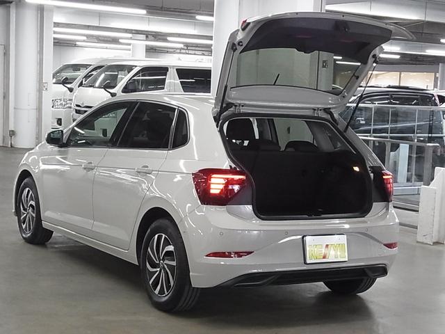 ポロ TSIアクティブ ターボ デジタルコックピットプロ 衝突軽減ブレーキ レーンキープ アダプティブクルーズ パドルシフト ETC2.0 パークアシスト 純正ナビ BTオーディオ スマートキー ワイヤレスチャージング LEDランプ(26枚目)