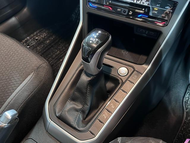 ポロ TSIアクティブ ターボ デジタルコックピットプロ 衝突軽減ブレーキ レーンキープ アダプティブクルーズ パドルシフト ETC2.0 パークアシスト 純正ナビ BTオーディオ スマートキー ワイヤレスチャージング LEDランプ(31枚目)