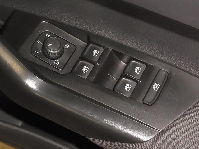 ポロ TSIアクティブ ターボ デジタルコックピットプロ 衝突軽減ブレーキ レーンキープ アダプティブクルーズ パドルシフト ETC2.0 パークアシスト 純正ナビ BTオーディオ スマートキー ワイヤレスチャージング LEDランプ(36枚目)