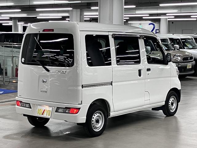 ハイゼットカーゴ デラックス SAIII ハイルーフ スマートアシスト3 誤発進抑制機能 車線逸脱警報 オートハイビーム LEDヘッドランプ 純正ラジオデッキ オーバーヘッドシェルフ アイドリングストップ パワーウインドウ エアコン キーレス スペアキー(3枚目)