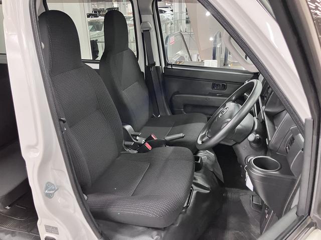 ハイゼットカーゴ デラックス SAIII ハイルーフ スマートアシスト3 誤発進抑制機能 車線逸脱警報 オートハイビーム LEDヘッドランプ 純正ラジオデッキ オーバーヘッドシェルフ アイドリングストップ パワーウインドウ エアコン キーレス スペアキー(13枚目)