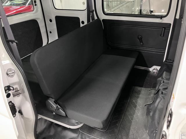 ハイゼットカーゴ デラックス SAIII ハイルーフ スマートアシスト3 誤発進抑制機能 車線逸脱警報 オートハイビーム LEDヘッドランプ 純正ラジオデッキ オーバーヘッドシェルフ アイドリングストップ パワーウインドウ エアコン キーレス スペアキー(14枚目)