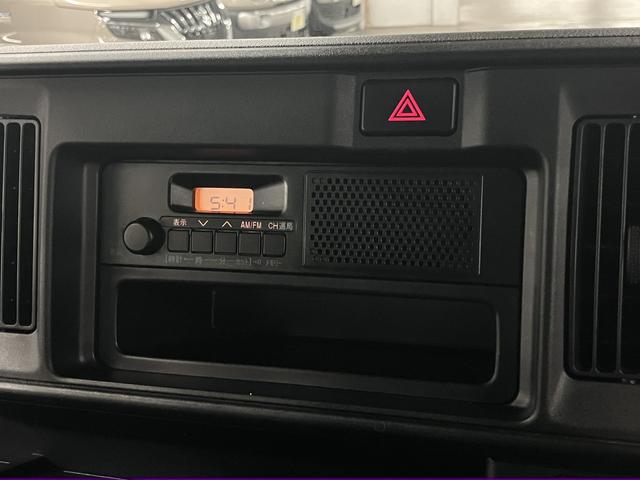 ハイゼットカーゴ デラックス SAIII ハイルーフ スマートアシスト3 誤発進抑制機能 車線逸脱警報 オートハイビーム LEDヘッドランプ 純正ラジオデッキ オーバーヘッドシェルフ アイドリングストップ パワーウインドウ エアコン キーレス スペアキー(17枚目)