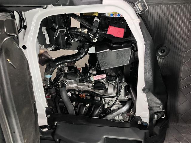 ハイゼットカーゴ デラックス SAIII ハイルーフ スマートアシスト3 誤発進抑制機能 車線逸脱警報 オートハイビーム LEDヘッドランプ 純正ラジオデッキ オーバーヘッドシェルフ アイドリングストップ パワーウインドウ エアコン キーレス スペアキー(21枚目)