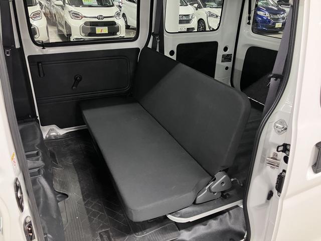 ハイゼットカーゴ デラックス SAIII ハイルーフ スマートアシスト3 誤発進抑制機能 車線逸脱警報 オートハイビーム LEDヘッドランプ 純正ラジオデッキ オーバーヘッドシェルフ アイドリングストップ パワーウインドウ エアコン キーレス スペアキー(24枚目)