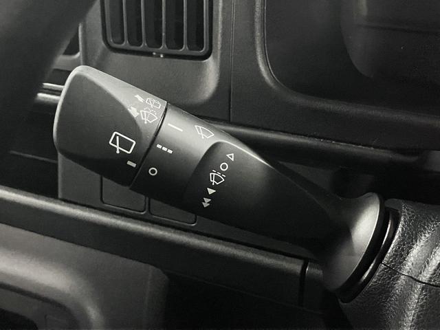 ハイゼットカーゴ デラックス SAIII ハイルーフ スマートアシスト3 誤発進抑制機能 車線逸脱警報 オートハイビーム LEDヘッドランプ 純正ラジオデッキ オーバーヘッドシェルフ アイドリングストップ パワーウインドウ エアコン キーレス スペアキー(35枚目)