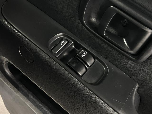 ハイゼットカーゴ デラックス SAIII ハイルーフ スマートアシスト3 誤発進抑制機能 車線逸脱警報 オートハイビーム LEDヘッドランプ 純正ラジオデッキ オーバーヘッドシェルフ アイドリングストップ パワーウインドウ エアコン キーレス スペアキー(38枚目)