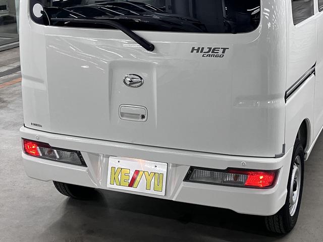ハイゼットカーゴ デラックス SAIII ハイルーフ スマートアシスト3 誤発進抑制機能 車線逸脱警報 オートハイビーム LEDヘッドランプ 純正ラジオデッキ オーバーヘッドシェルフ アイドリングストップ パワーウインドウ エアコン キーレス スペアキー(43枚目)