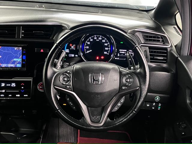 フィットハイブリッド S ホンダセンシング 寒冷地仕様 無限マフラー 衝突軽減ブレーキ 車線逸脱警報 アダプティブクルーズ パドルシフト ETC 純正ナビ バックカメラ BTオーディオ フルセグ スマートキー オートリトラミラー LEDランプ(11枚目)