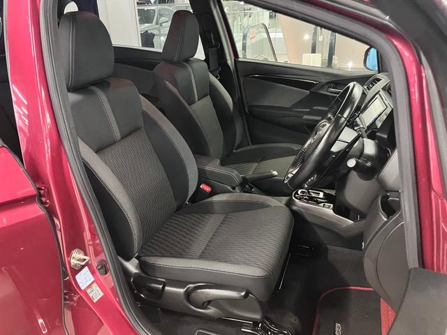 フィットハイブリッド S ホンダセンシング 寒冷地仕様 無限マフラー 衝突軽減ブレーキ 車線逸脱警報 アダプティブクルーズ パドルシフト ETC 純正ナビ バックカメラ BTオーディオ フルセグ スマートキー オートリトラミラー LEDランプ(13枚目)