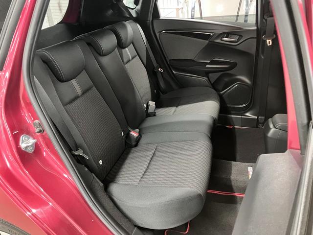 フィットハイブリッド S ホンダセンシング 寒冷地仕様 無限マフラー 衝突軽減ブレーキ 車線逸脱警報 アダプティブクルーズ パドルシフト ETC 純正ナビ バックカメラ BTオーディオ フルセグ スマートキー オートリトラミラー LEDランプ(14枚目)