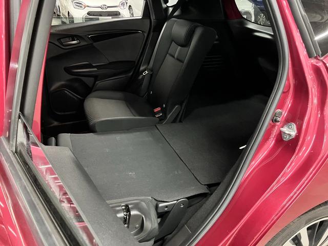 フィットハイブリッド S ホンダセンシング 寒冷地仕様 無限マフラー 衝突軽減ブレーキ 車線逸脱警報 アダプティブクルーズ パドルシフト ETC 純正ナビ バックカメラ BTオーディオ フルセグ スマートキー オートリトラミラー LEDランプ(15枚目)