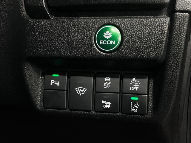 フィットハイブリッド S ホンダセンシング 寒冷地仕様 無限マフラー 衝突軽減ブレーキ 車線逸脱警報 アダプティブクルーズ パドルシフト ETC 純正ナビ バックカメラ BTオーディオ フルセグ スマートキー オートリトラミラー LEDランプ(18枚目)