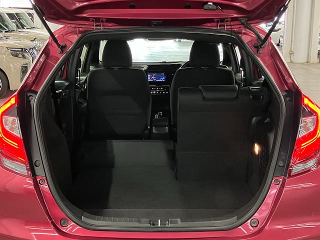 フィットハイブリッド S ホンダセンシング 寒冷地仕様 無限マフラー 衝突軽減ブレーキ 車線逸脱警報 アダプティブクルーズ パドルシフト ETC 純正ナビ バックカメラ BTオーディオ フルセグ スマートキー オートリトラミラー LEDランプ(24枚目)