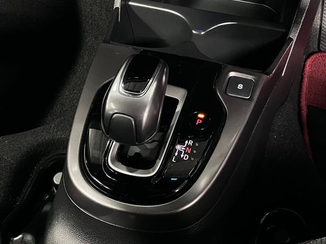 フィットハイブリッド S ホンダセンシング 寒冷地仕様 無限マフラー 衝突軽減ブレーキ 車線逸脱警報 アダプティブクルーズ パドルシフト ETC 純正ナビ バックカメラ BTオーディオ フルセグ スマートキー オートリトラミラー LEDランプ(34枚目)