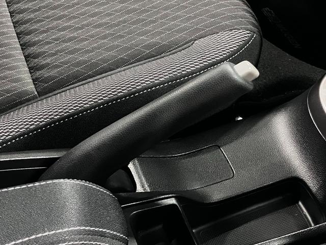 フィットハイブリッド S ホンダセンシング 寒冷地仕様 無限マフラー 衝突軽減ブレーキ 車線逸脱警報 アダプティブクルーズ パドルシフト ETC 純正ナビ バックカメラ BTオーディオ フルセグ スマートキー オートリトラミラー LEDランプ(35枚目)