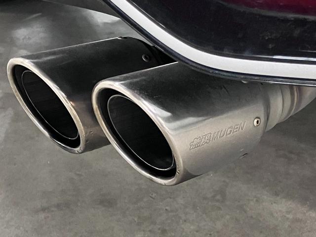 フィットハイブリッド S ホンダセンシング 寒冷地仕様 無限マフラー 衝突軽減ブレーキ 車線逸脱警報 アダプティブクルーズ パドルシフト ETC 純正ナビ バックカメラ BTオーディオ フルセグ スマートキー オートリトラミラー LEDランプ(49枚目)