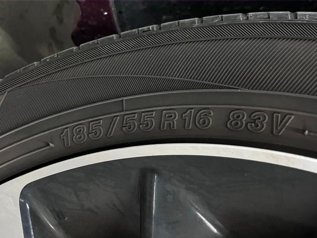 フィットハイブリッド S ホンダセンシング 寒冷地仕様 無限マフラー 衝突軽減ブレーキ 車線逸脱警報 アダプティブクルーズ パドルシフト ETC 純正ナビ バックカメラ BTオーディオ フルセグ スマートキー オートリトラミラー LEDランプ(51枚目)