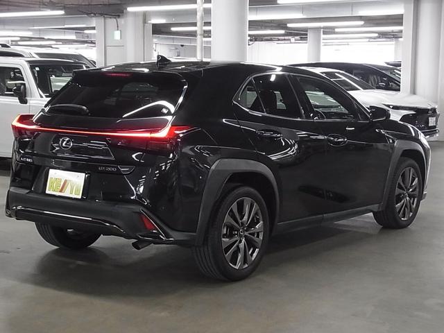 UX UX200 Fスポーツ ワンオーナー BSM・PKSB 本革メモリーシート ベンチレーション ステアヒーター 純正10.3インチナビ セーフティシステム+ ETC2.0 パワーバックドア バックカメラ ブルーレイ クリーナー付三眼LED(3枚目)